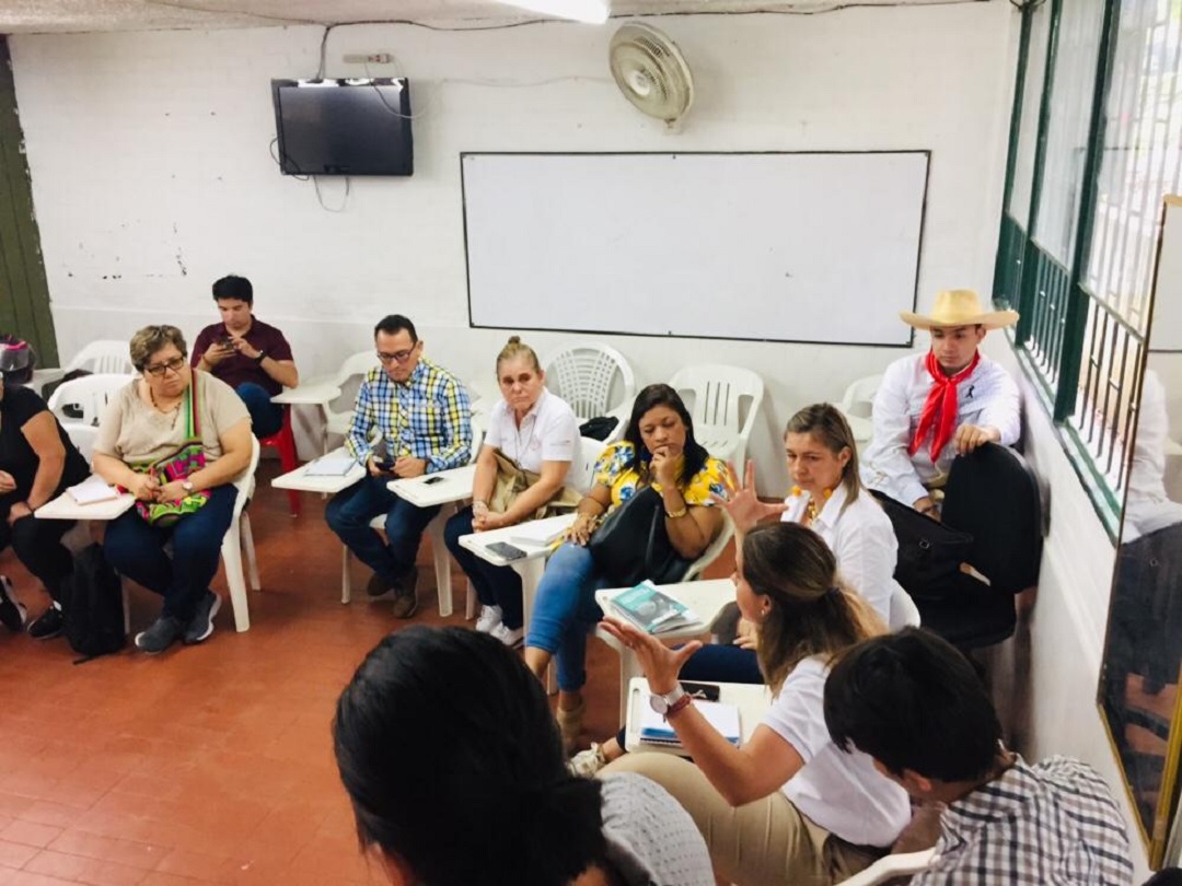 Intérpretes para estudiantes con discapacidad auditiva de Ibagué
