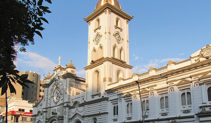 Las iglesias seguirán cerradas durante junio