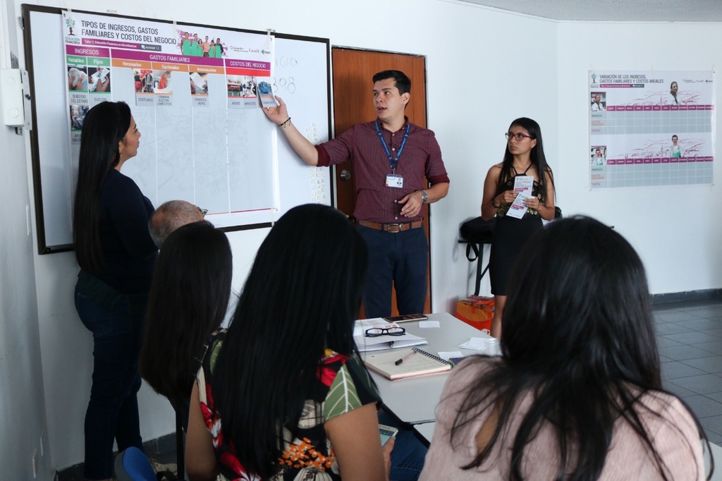 Microempresarios ibaguereños recibieron formación financiera