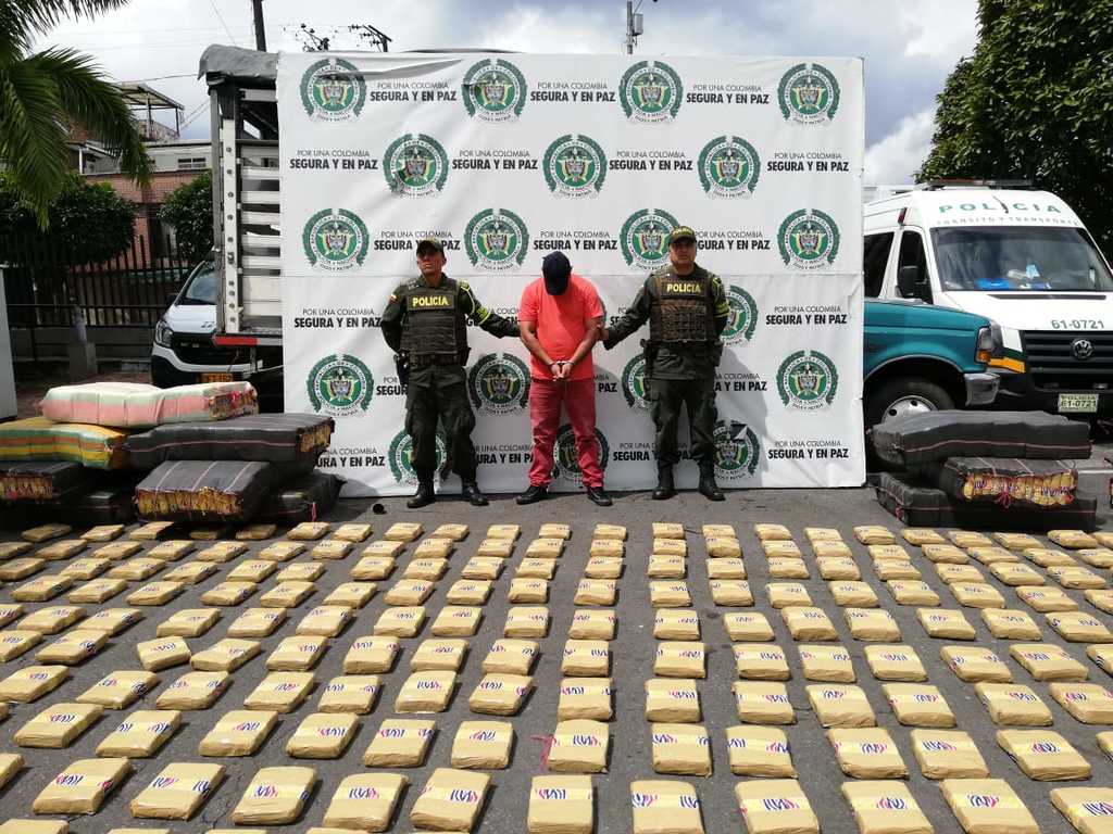Alijo de marihuana descubierto al interior de un camión en la vía Ibagué -Cajamarca