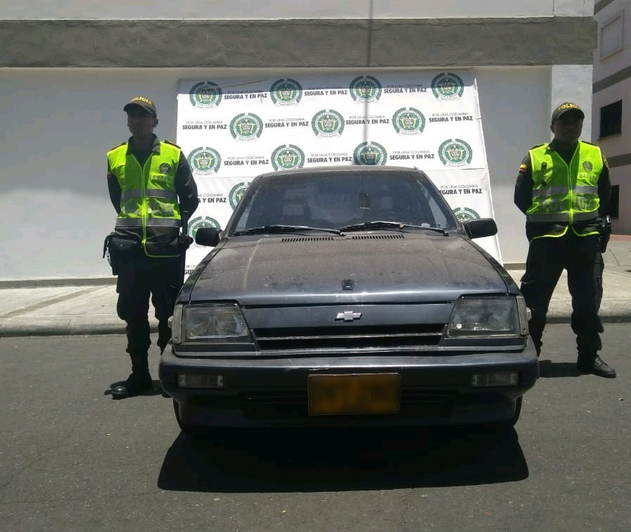 Policía recuperó un vehículo y una moto robada