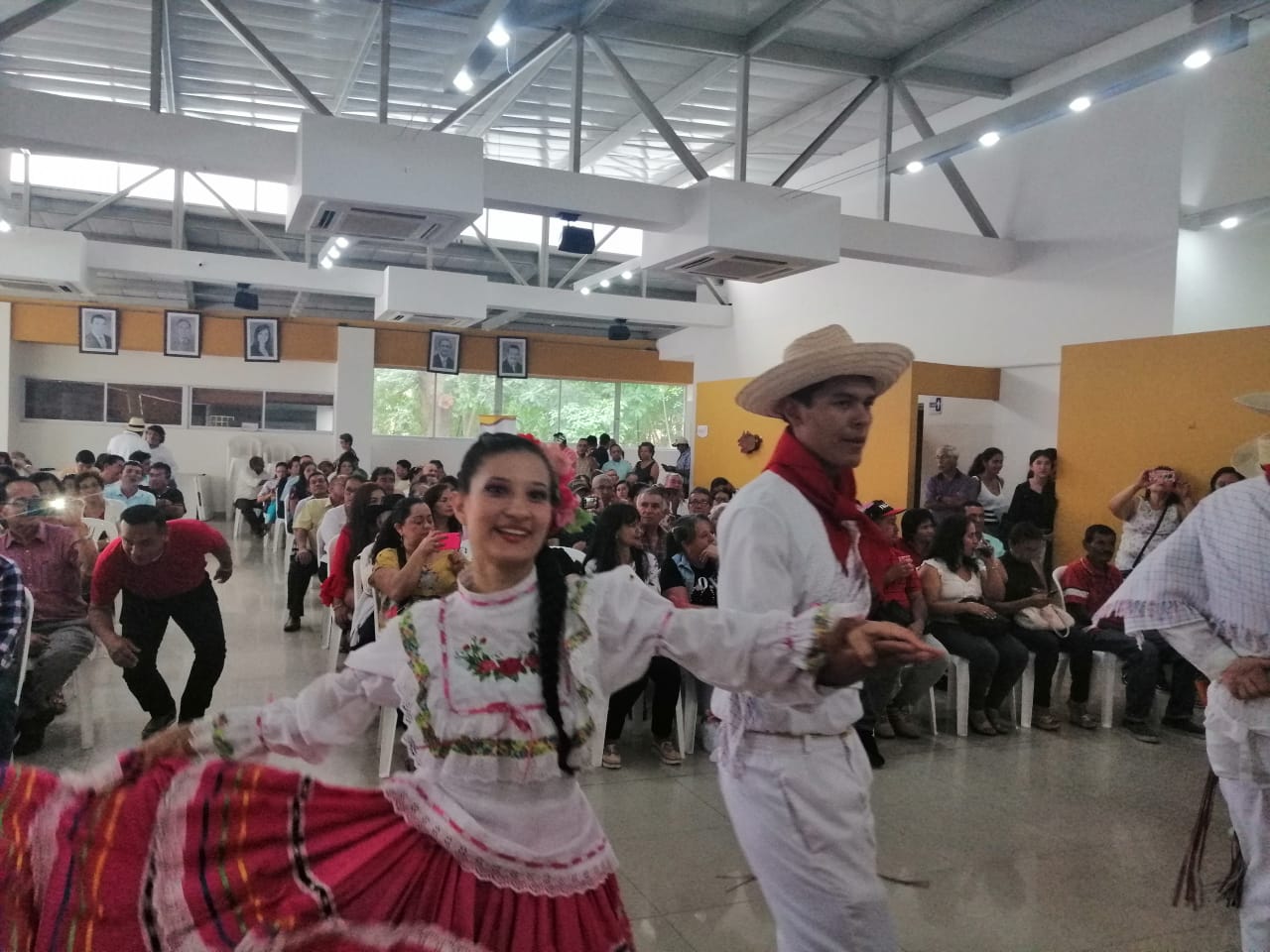 450 líderes de Ibagué, celebraron el día de la Acción Comunal