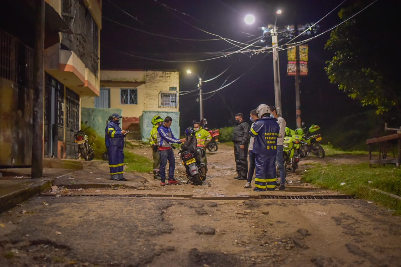 Sellados 7 establecimientos comerciales y 62 comparendos por violar toque de queda en Ibagué