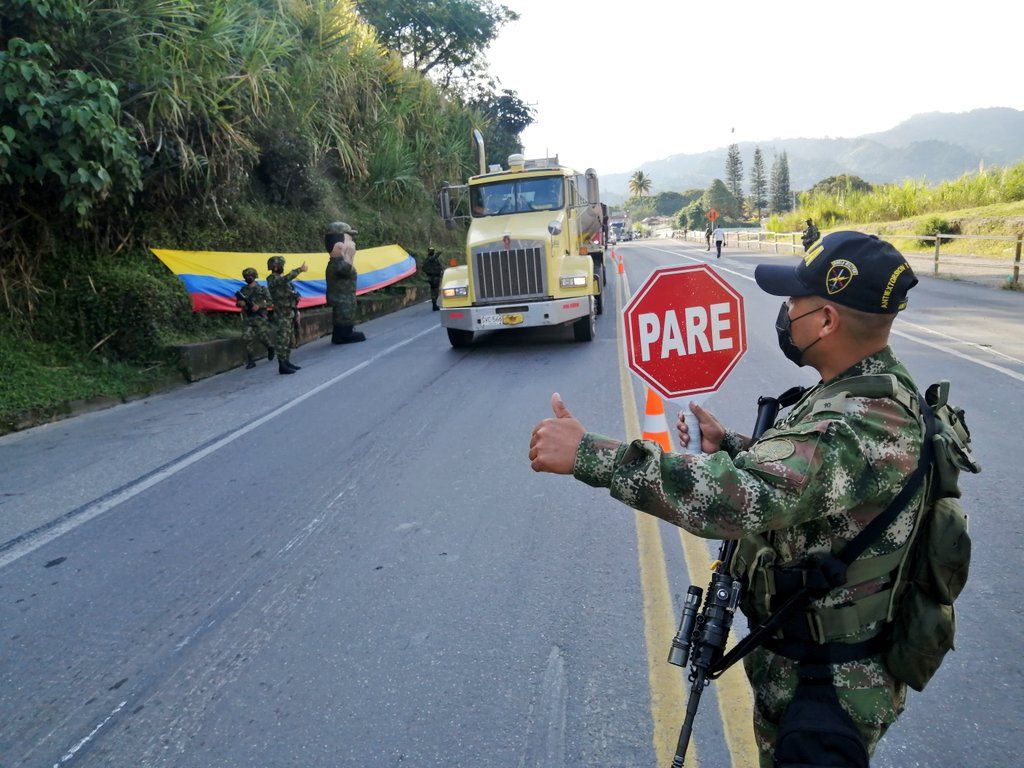Ejército dispone 16 puestos de control para garantizar la seguridad vial en el Tolima