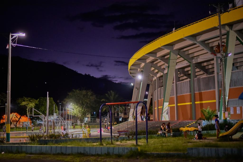Se inician trabajos de recuperación de las luminarias del estadio Murillo Toro