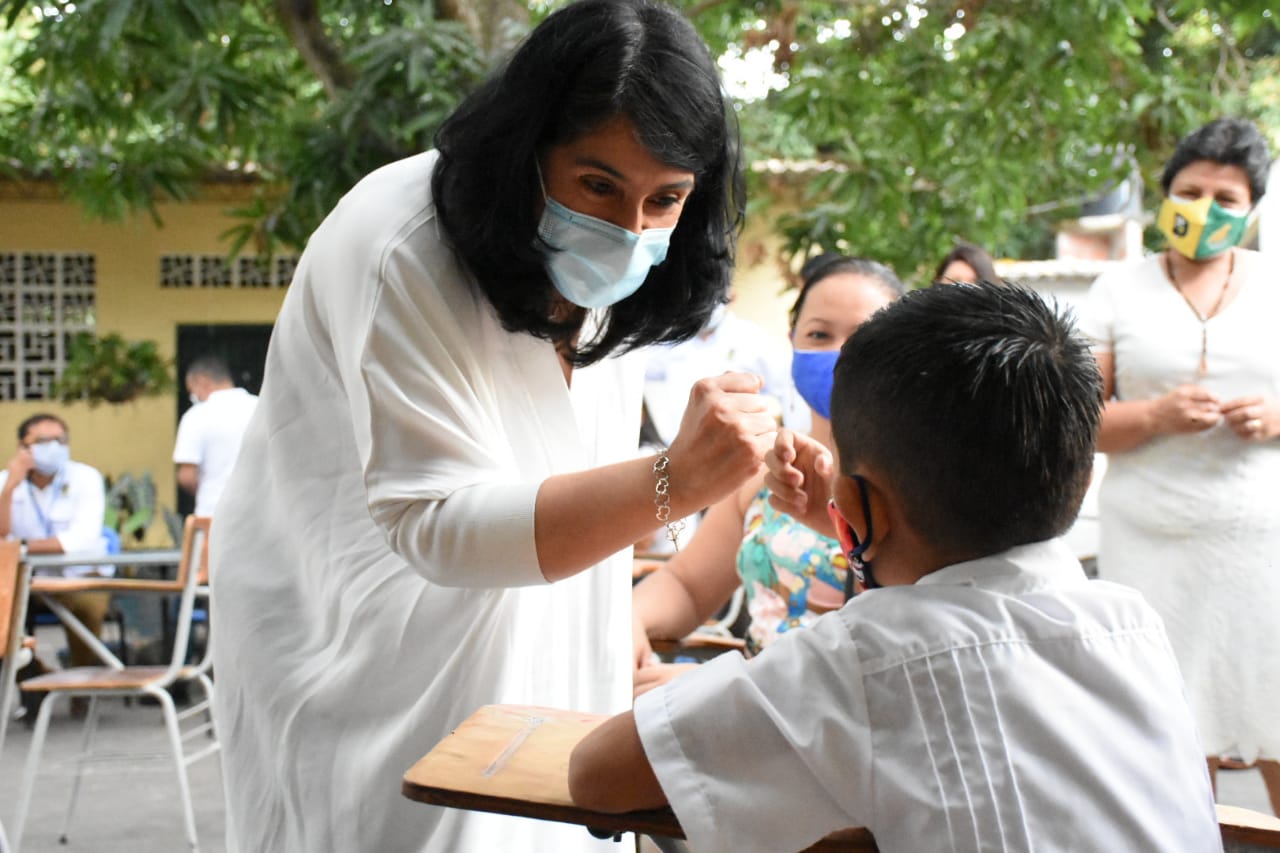 Se estudia alternancia educativa en el Tolima con la Viceministra Constanza Alarcón