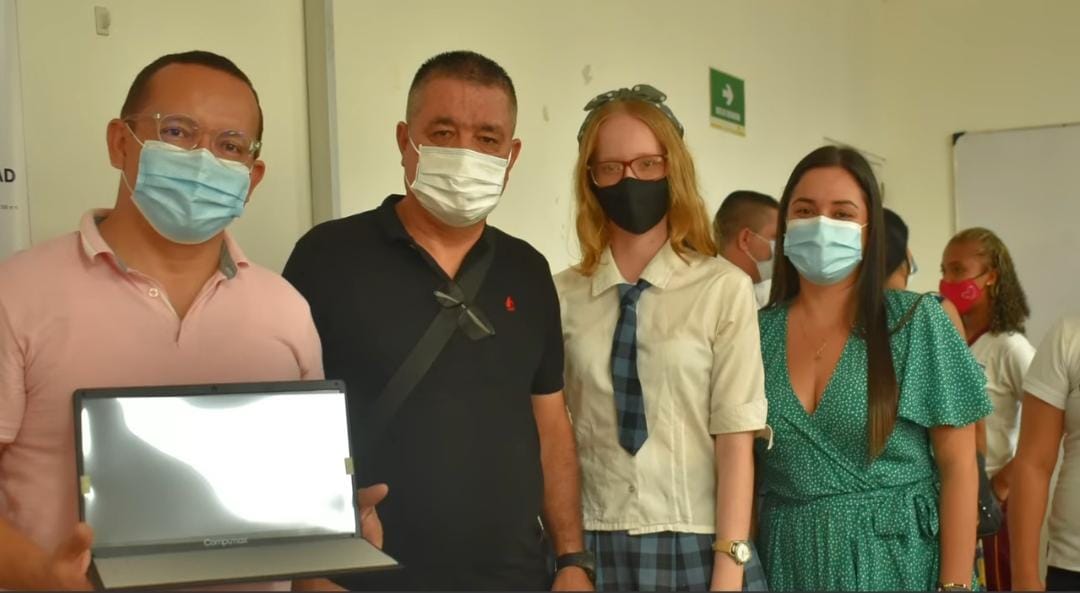 Alcaldía de Mariquita entrega computadores a colegios