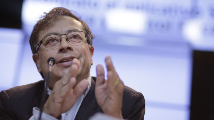 Petro sigue punteando en las encuestas