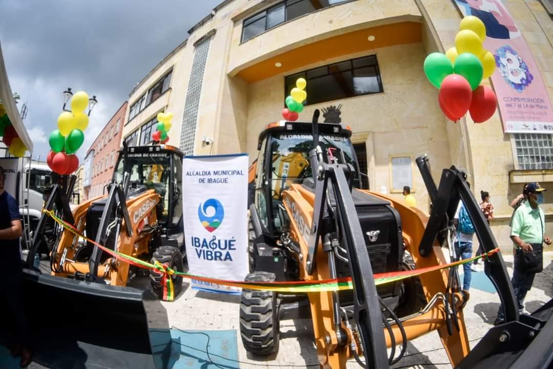 Alcaldía entregó kit de maquinaria pesada para mejorar las vías en la zona rural de Ibagué