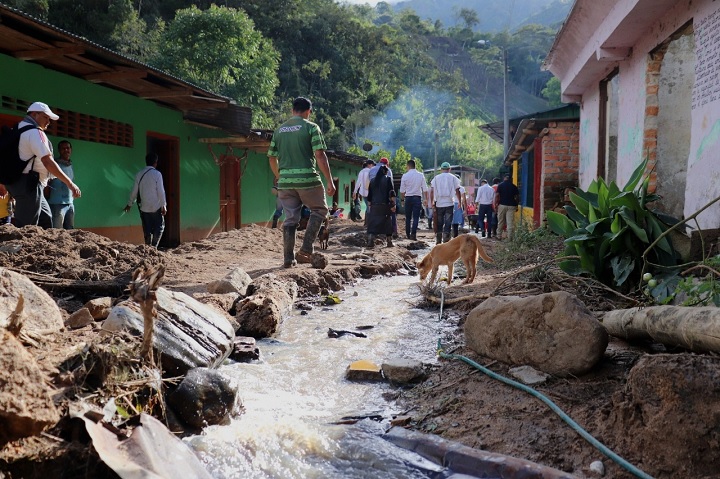 Gobierno atiende veredas afectadas por lluvias en Rovira