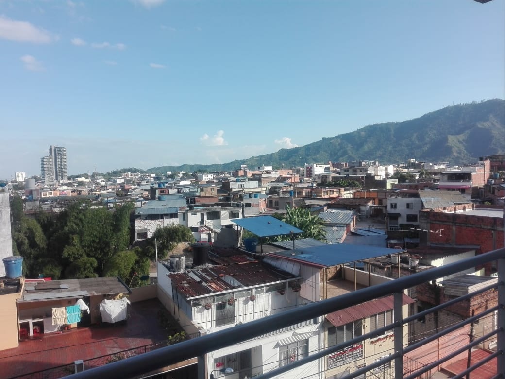 Falsos operarios de Alcanos roban residencia