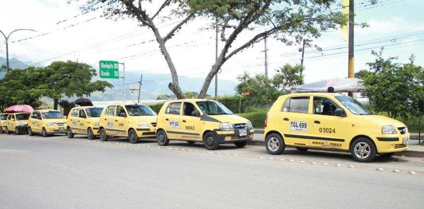 Agentes de tránsito acompañarán a taxistas